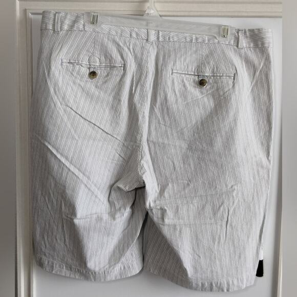 Dockers Favorite Fit Women's Short Size 14 white with Light blue /black Stripes - Picture 2 of 5